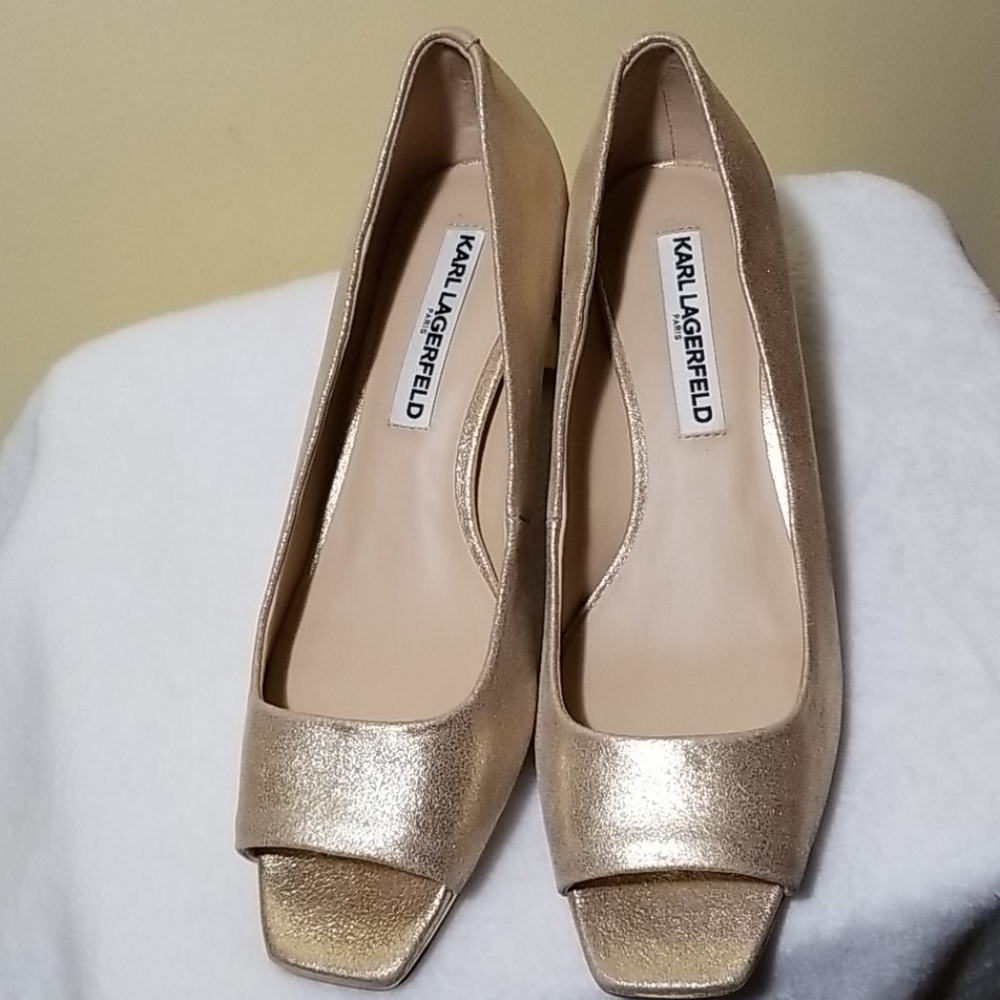 Karl Lagerfeld gold peetoe shoes size 8M. "Hope "